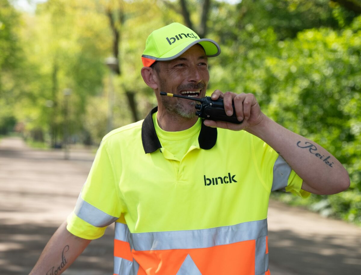 verkeersregelaar met portofoon